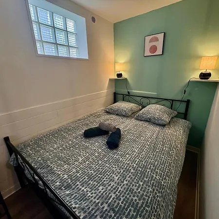 Joyeuse Escale A La Gare - 368